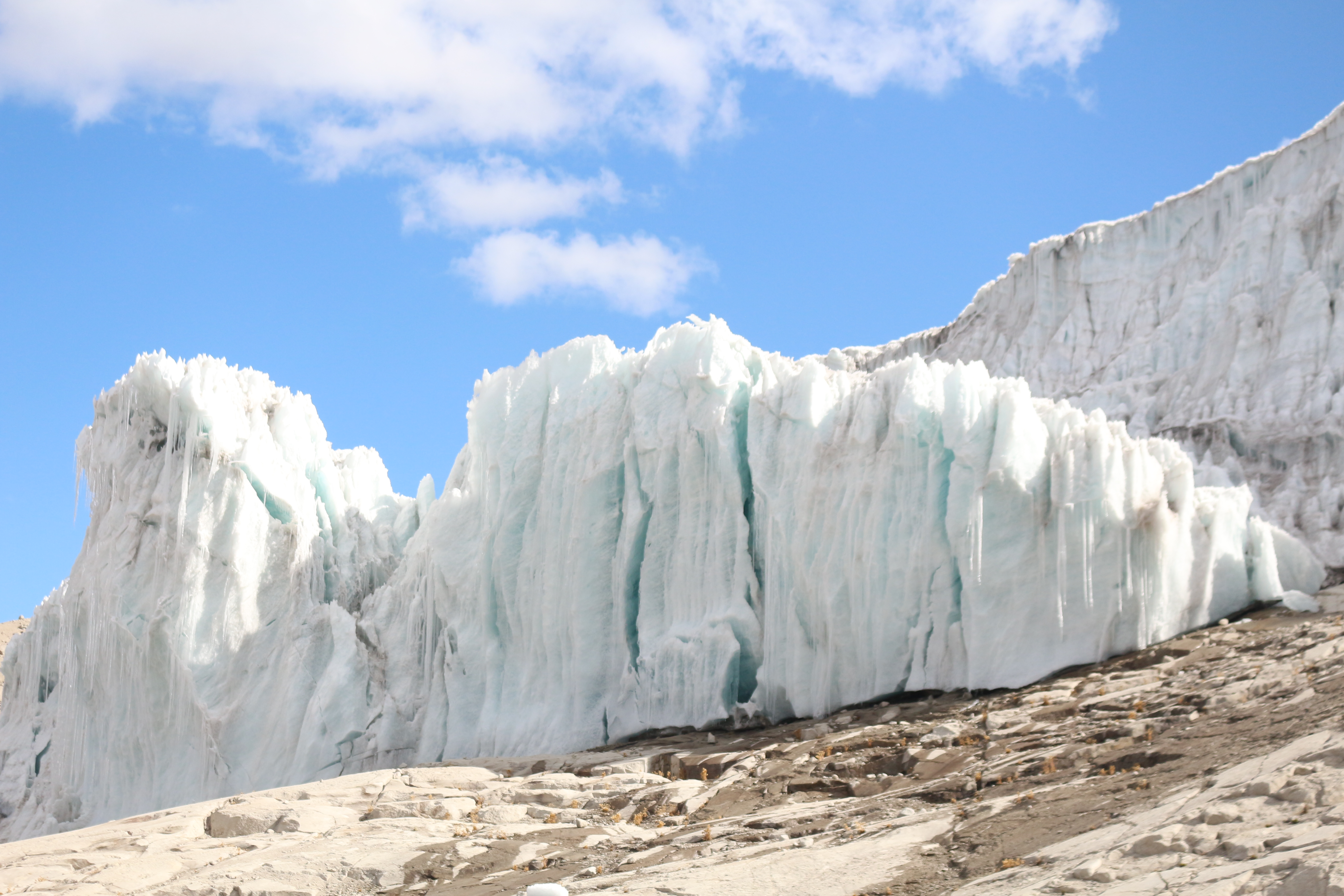 Quelccaya: un glaciar bajo amenaza por concesiones de litio y uranio